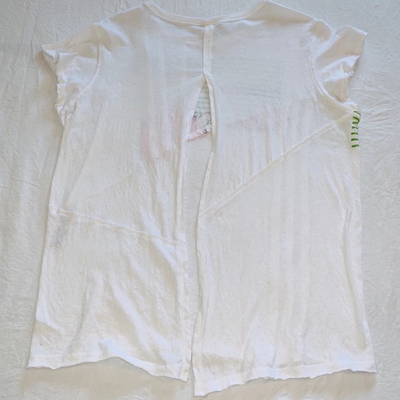 4/$25♦️WE THE FREE White Short Sleeve Graphic Tee - Picture 6 of 7